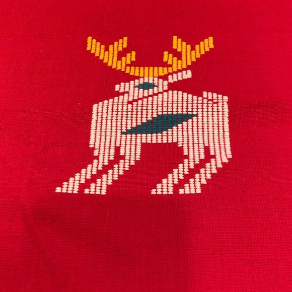 Holiday Embroidered Tablecloth with Eight Matching Napkins- lovely set! NWOT - Picture 5 of 16